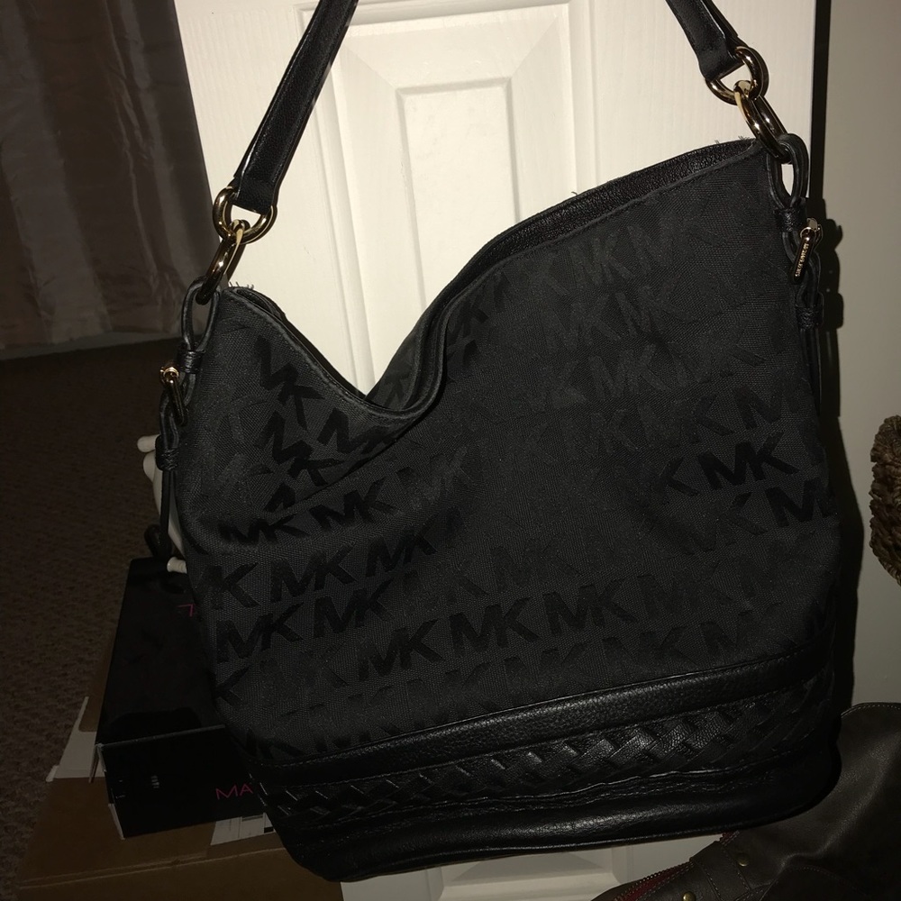 Authentic Michael Kors Handbag - image 6